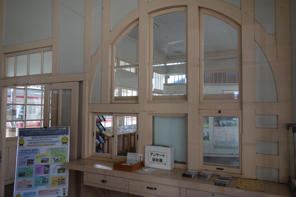 写真展の会場は湯田中駅の旧駅舎
