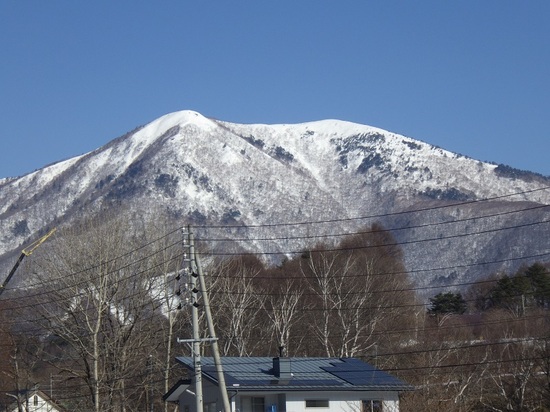 03飯縄山の雪形です