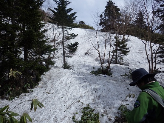 07登山道にも雪いっぱい