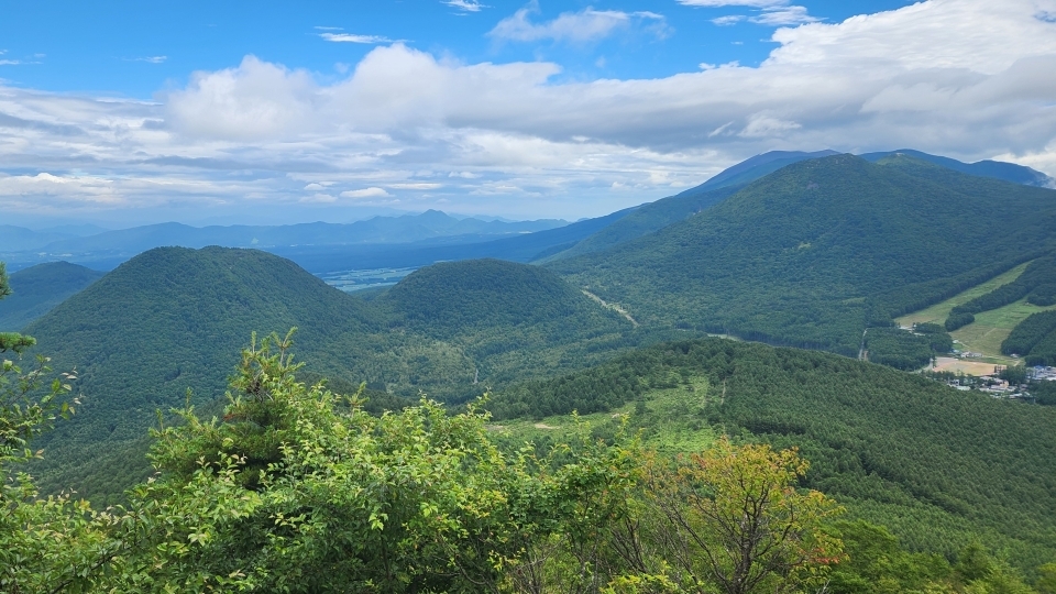 湯ノ丸山登山道から見る周囲の山