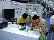 国立公園のパネル展示及び葉っぱでしおりづくりコーナー写真