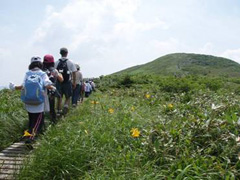 避難小屋から山頂へ